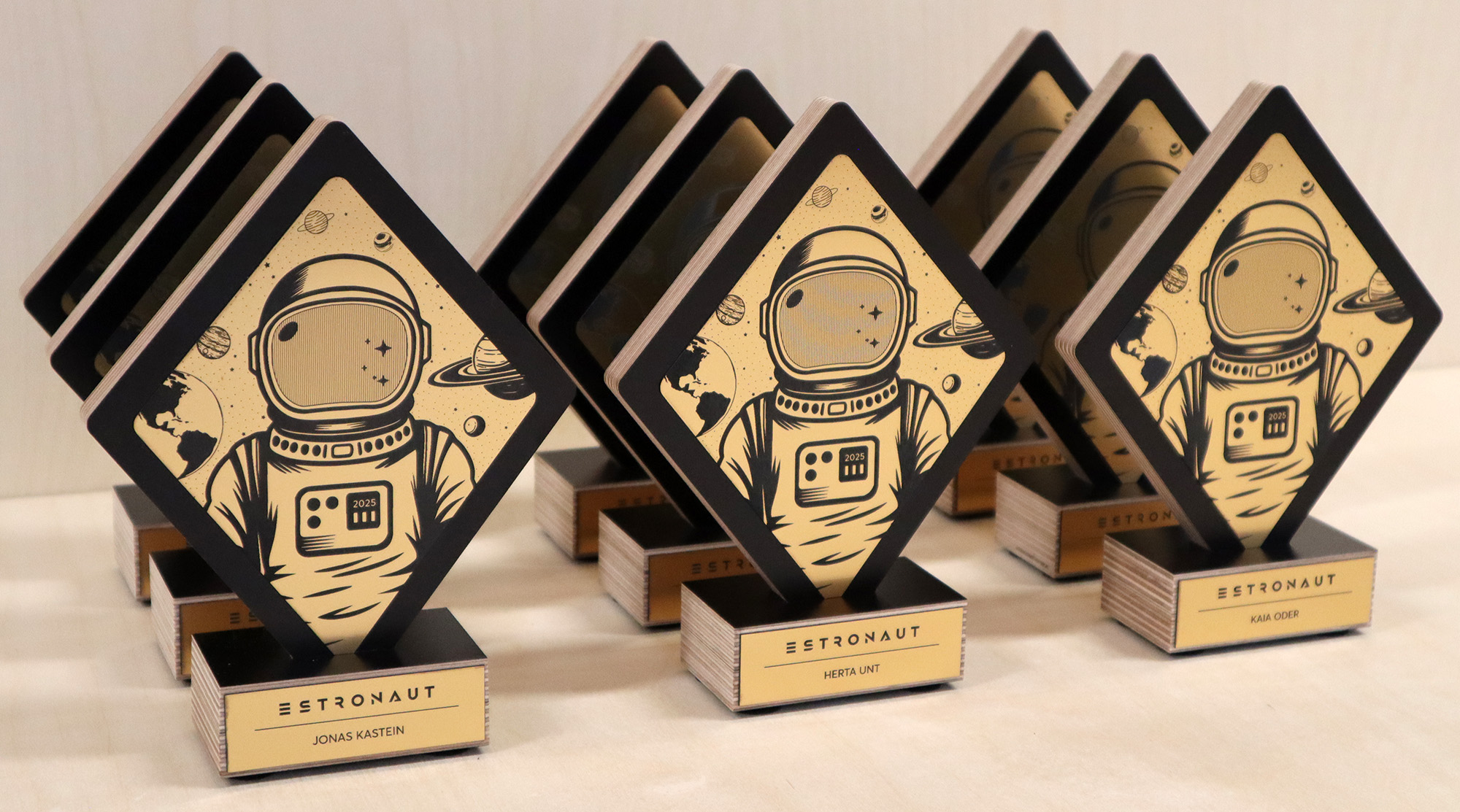 karikad - karikate tellimine - puidust karikas